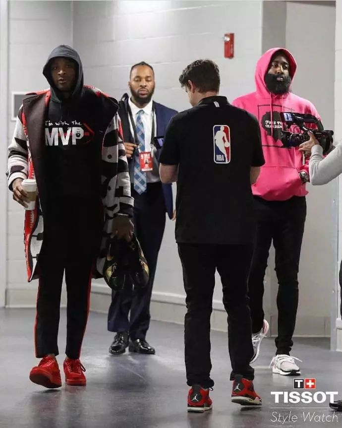 完成直线突 完成直线突